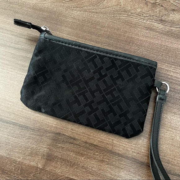 Tommy Hilfiger Black Wristlet Wallet - Picture 4 of 7
